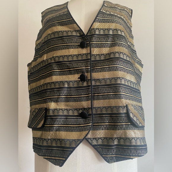 Black and gold vest - Picture 2 of 9